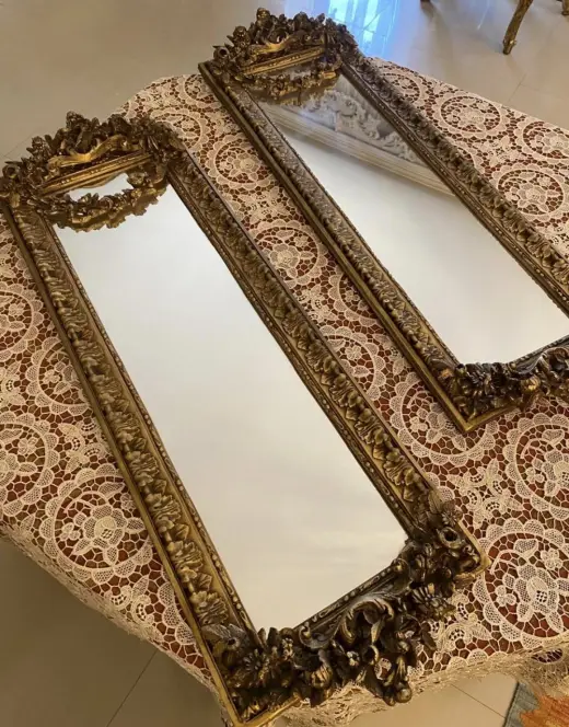 مرآة بإطار محفور — AD-1690