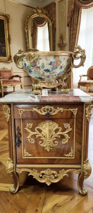 كومود وشيفونيرة — AD-2562